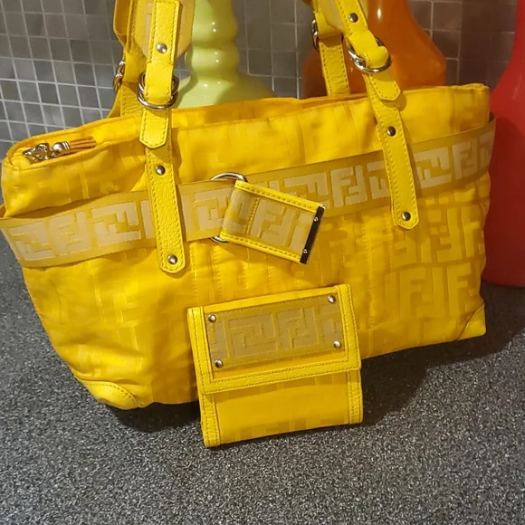 Fendi Monogram Limited Edition Wallet - Picture 16 of 16